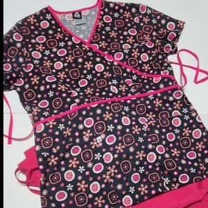 Scrub Top Cherokee Studio Size Small Hot Pink/Black